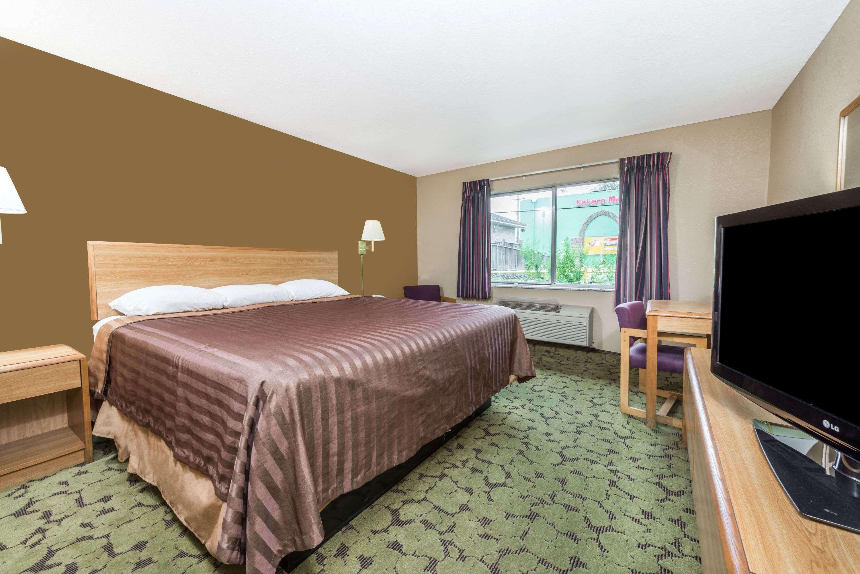 Travelodge by Wyndham Bloomington Eksteriør billede