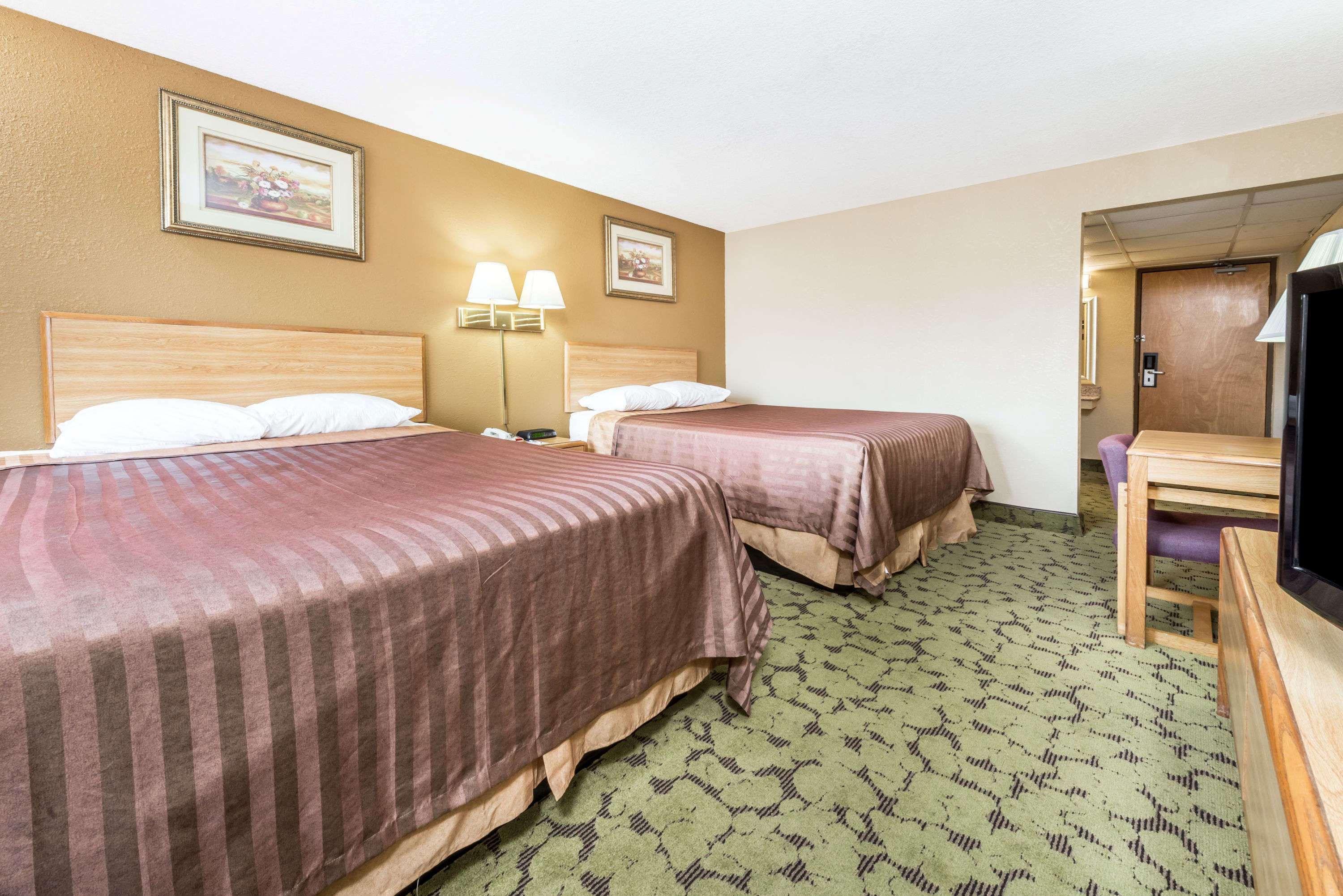 Travelodge by Wyndham Bloomington Eksteriør billede