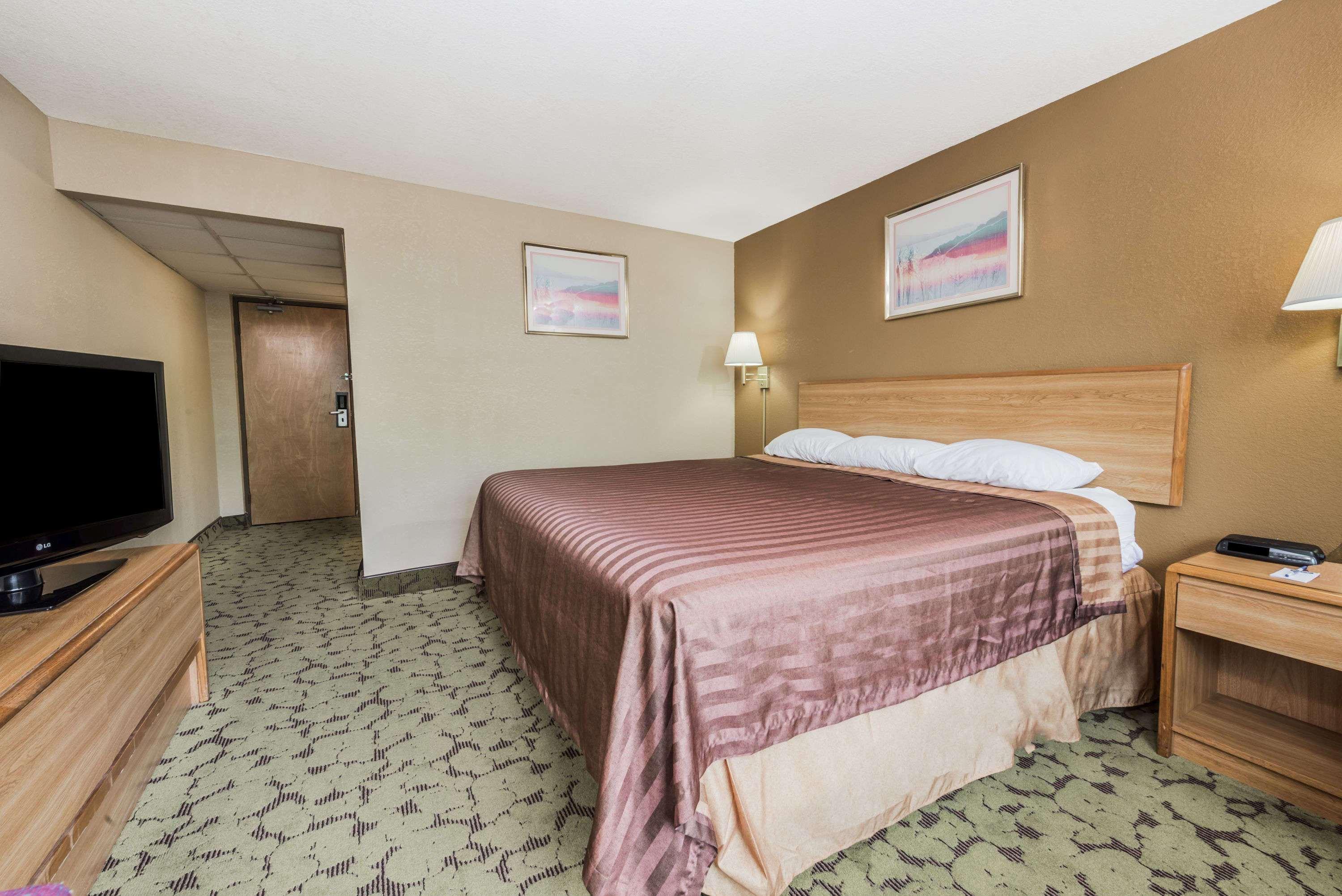 Travelodge by Wyndham Bloomington Eksteriør billede