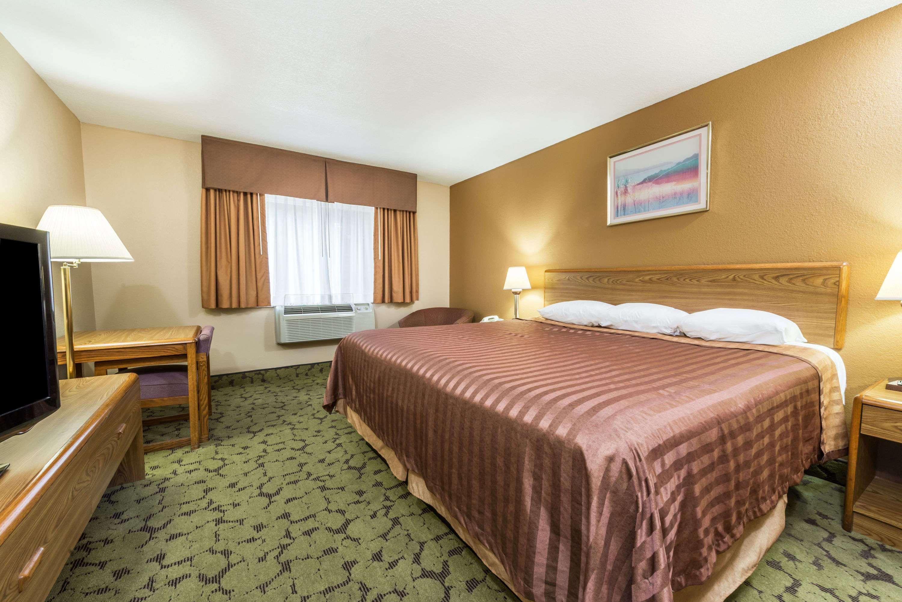 Travelodge by Wyndham Bloomington Eksteriør billede