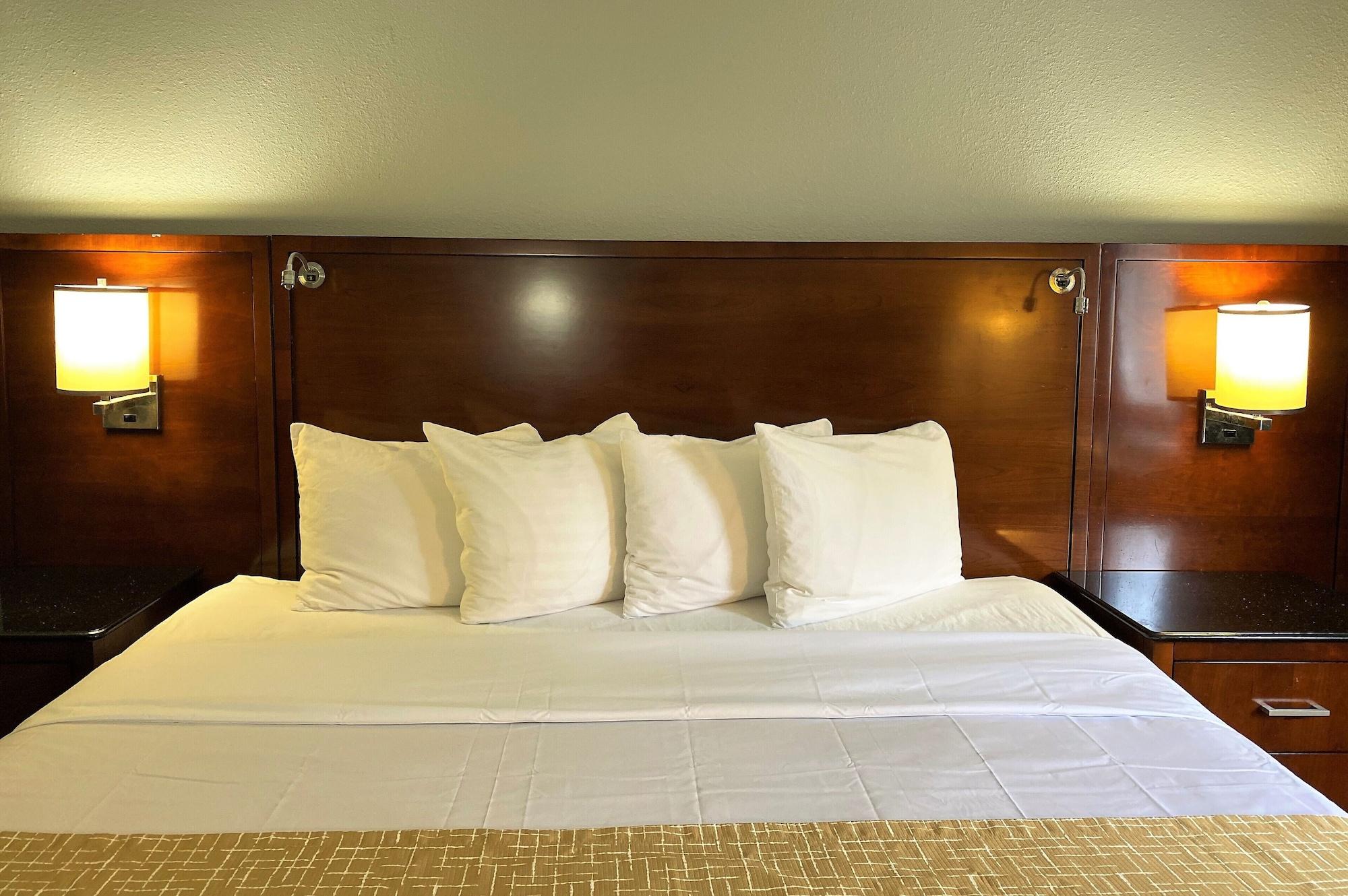 Travelodge by Wyndham Bloomington Eksteriør billede