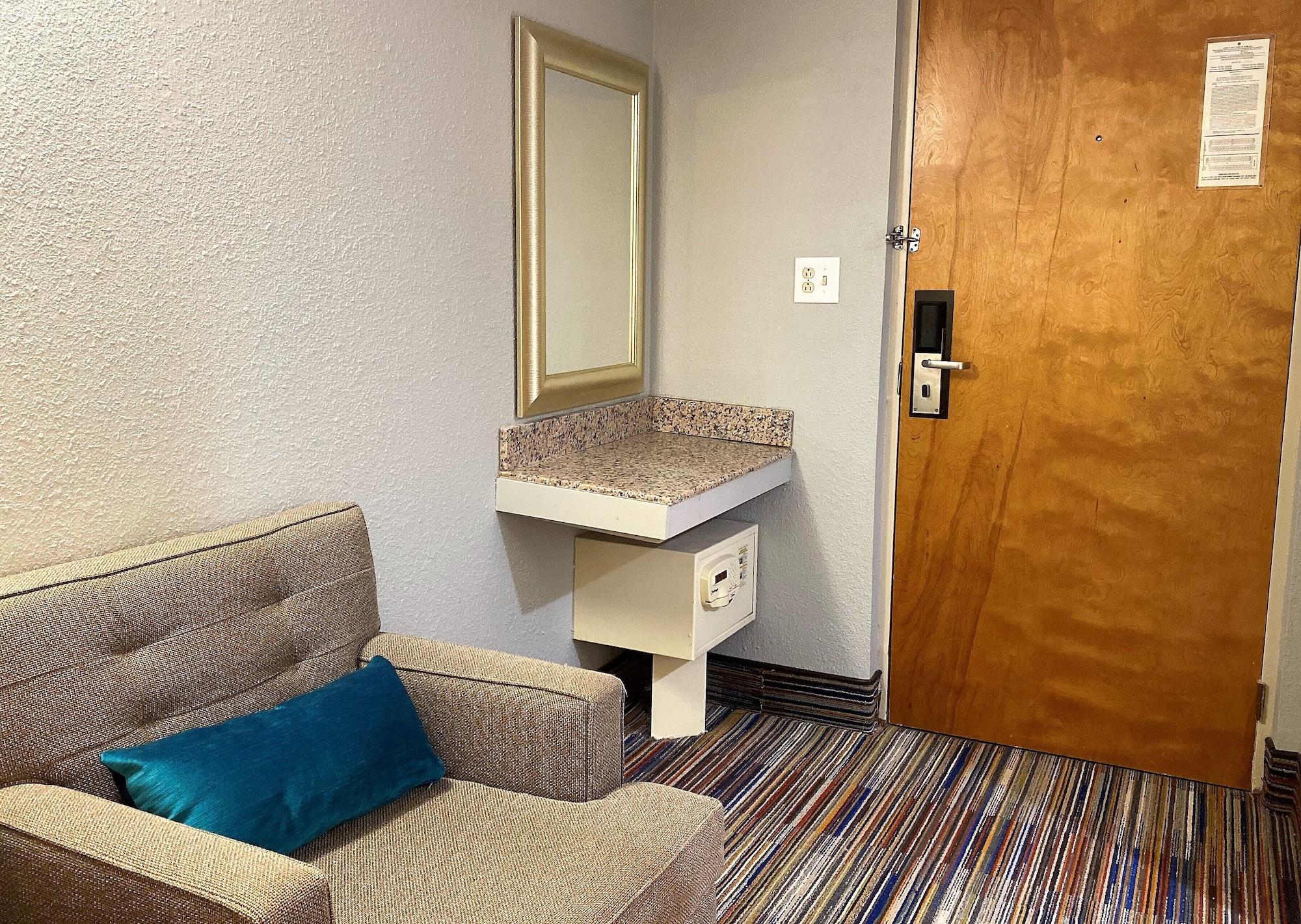 Travelodge by Wyndham Bloomington Eksteriør billede