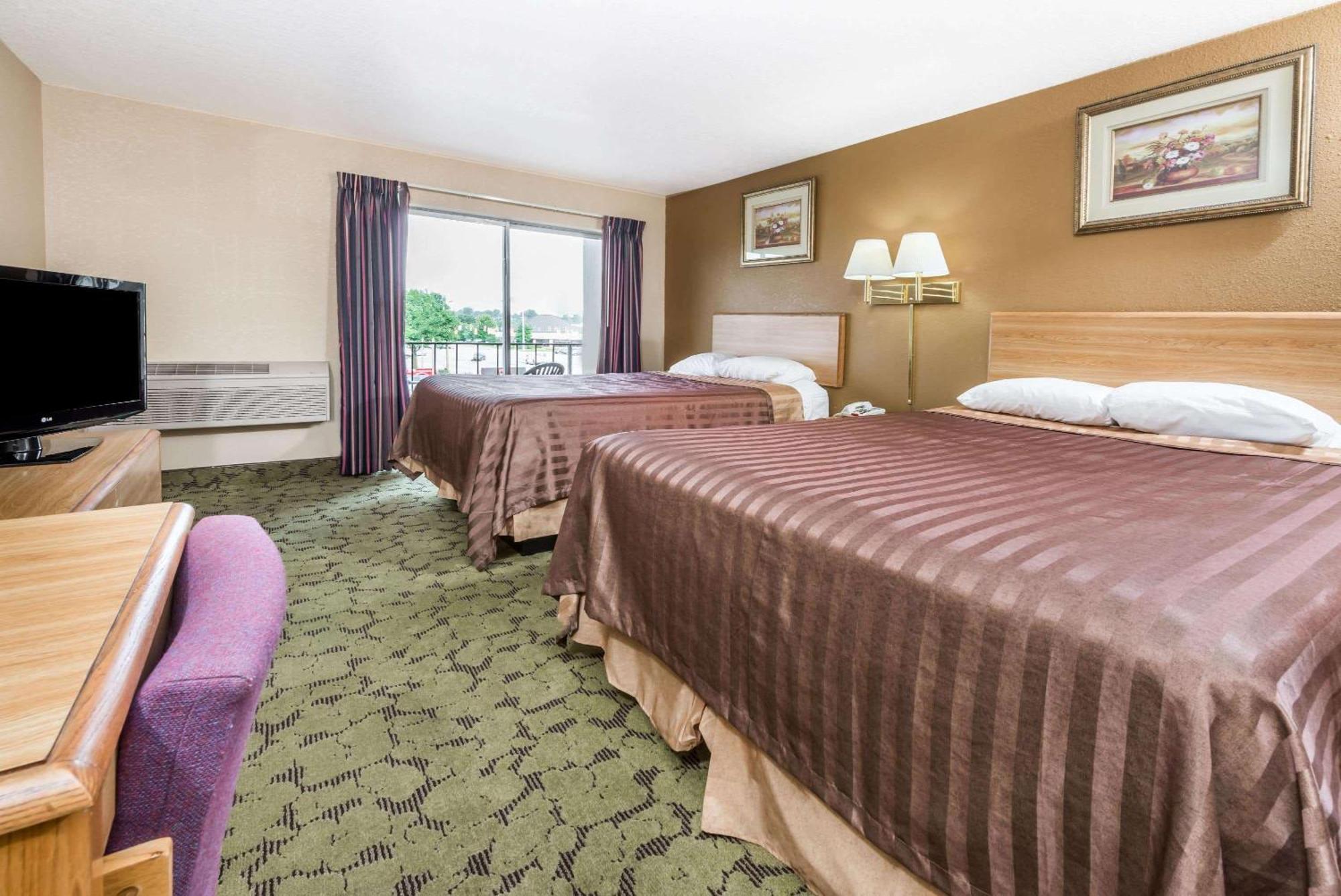 Travelodge by Wyndham Bloomington Eksteriør billede