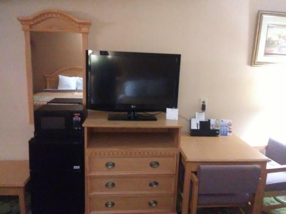 Travelodge by Wyndham Bloomington Eksteriør billede